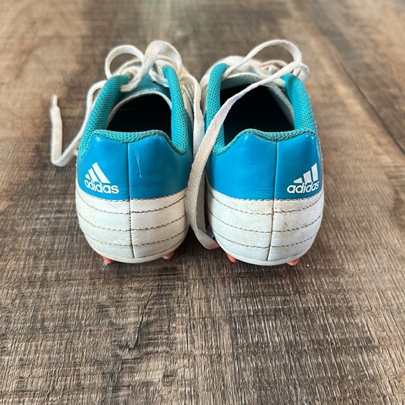 Youth soccer cleats - Picture 4 of 4